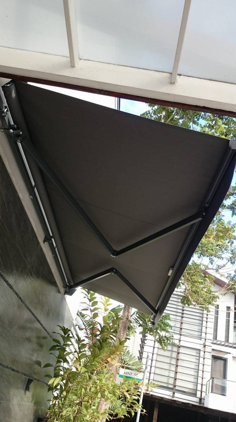 modern-retractable-awning-05