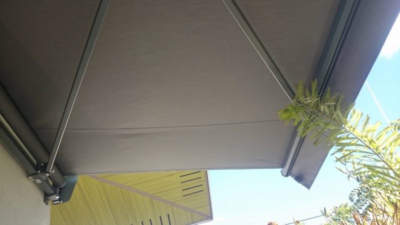 modern-retractable-awning-07