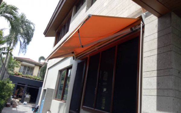 retractable-awnings-t